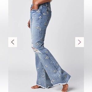 Free People Driftwood Eva Embroidered Flare Leg Jeans Boho Retro 70’s Hippie 25
